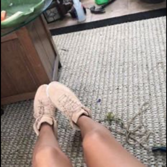 Womens Jordan retro 12s - Picture 3 of 4